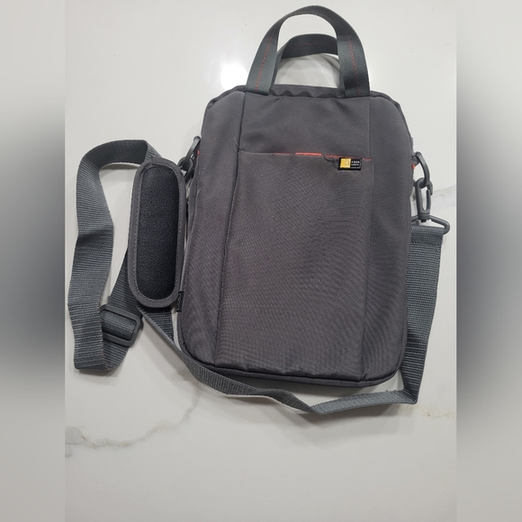 Case Logic mini laptop bag - Picture 2 of 12